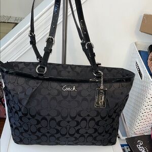 COACH GALLERY RADT WRST MONOGRAM TOTE BAG IN BLACK CANVAS F17725